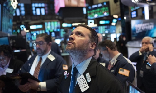 Chứng khoán Mỹ đứt chuỗi phiên tăng, giá dầu nhảy 3%