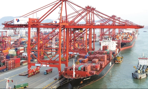 HSBC hạ dự báo tăng trưởng của Việt Nam xuống 6,2%, nâng mức lạm phát lên 3,7%