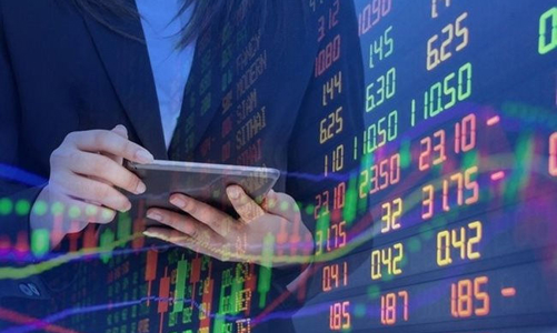 Cổ phiếu chứng khoán đang kém hấp dẫn hơn cổ phiếu ngân hàng?