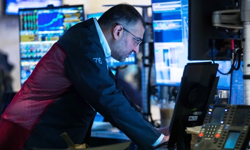 Chứng khoán Mỹ sụt mạnh vì lãi suất tăng, giá dầu lao dốc, Bitcoin tuột mốc 40.000 USD