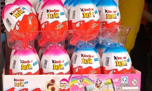 Nguy cơ ngộ độc, nhiễm khuẩn vì kẹo trứng Kinder Joy bán tại Việt Nam