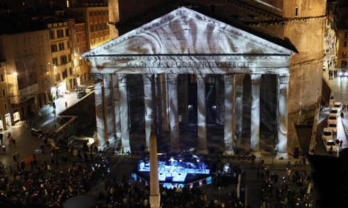 Màn ra mắt xứng tầm của chiếc đồng hồ cơ mỏng nhất thế giới