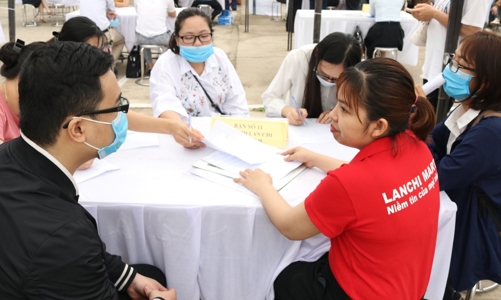 Thị trường lao động khởi sắc, doanh nghiệp tăng tốc tuyển dụng