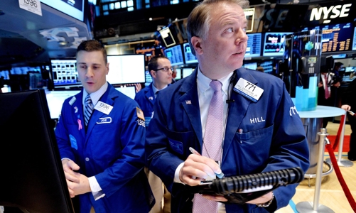 Dow Jones “lội ngược dòng” ngoạn mục, giá dầu sụt 4% vì nỗi lo Covid ở Trung Quốc