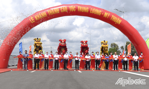 Khánh thành sau gần 13 năm khởi công, cao tốc Trung Lương - Mỹ Thuận miễn phí BOT 60 ngày từ 30/4