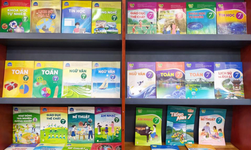 Công bố giá sách giáo khoa lớp 3, 7, 10 theo chương trình giáo dục phổ thông mới