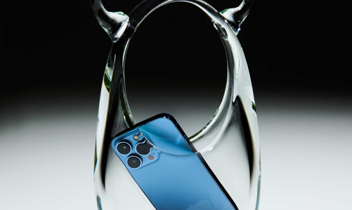 Chiếc túi thủy tinh Swipe của Coperni vì sao có giá tới gần 70 triệu đồng?