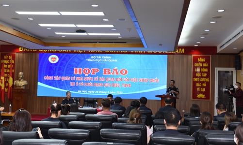 Tổng cục Hải quan nói gì về nhập khẩu xe sang 