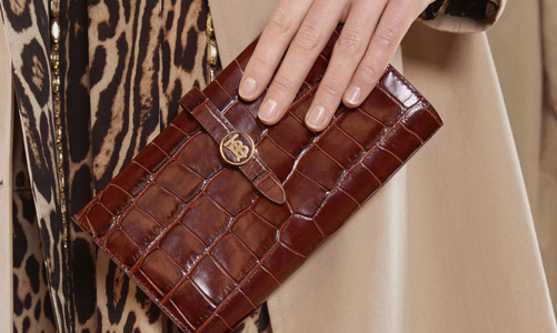 Burberry tuyên bố ngừng sản xuất phụ kiện da thuộc