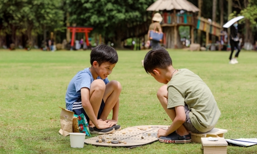 Trẻ em phố thị vui Tết thiếu nhi trong đô thị triệu cây xanh