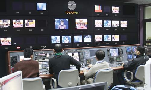 Báo chí giờ phải quay lại thời “cậu bé ném báo vào từng gia đình”