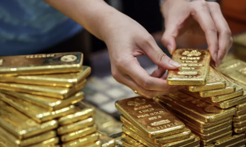 Nỗi lo lạm phát đưa giá vàng thoát đáy 2 tuần