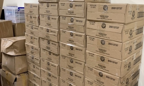 Tạm giữ hình sự đối tượng sản xuất hơn 1.200 sản phẩm phụ gia thực phẩm Baking Soda giả nhãn hiệu 