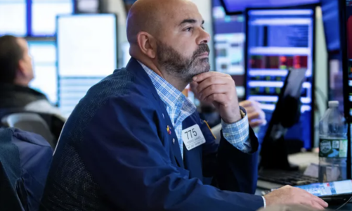 Chứng khoán Mỹ tăng điểm, giá dầu vượt 120 USD/thùng, Bitcoin bật qua mốc 31.000 USD