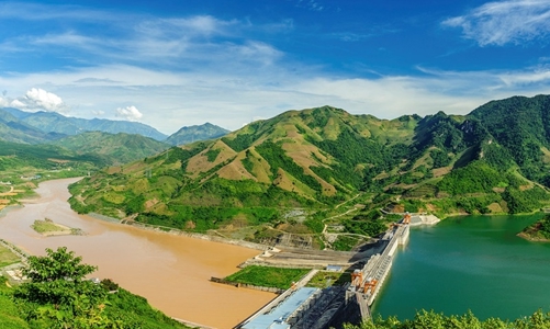 Các nhà máy thủy điện trên lưu vực sông Hồng chuẩn bị như thế nào cho mùa mưa bão đến sớm? 