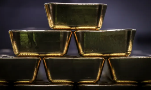 Vàng giảm giá sáng đầu tuần, vẫn đang đối mặt sức ép lớn