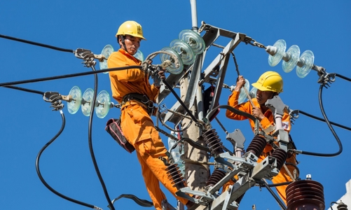 Tiêu thụ điện tăng cao kỷ lục, lần đầu tiên vượt mốc 45.000 MW