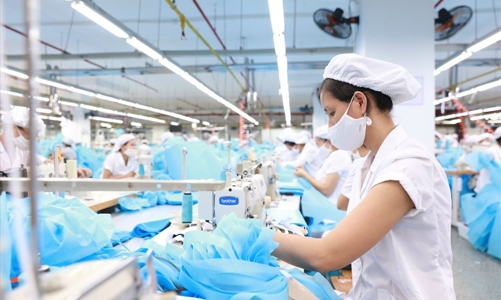 Không hạ bậc lương khi tăng lương tối thiểu vùng