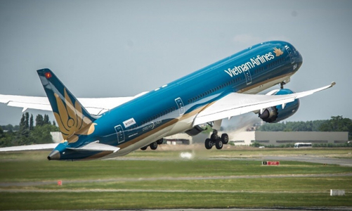 Giá nhiên liệu cùng nhiều “cục nợ” đè nặng cánh bay, Vietnam Airlines “xoay vần” giảm lỗ