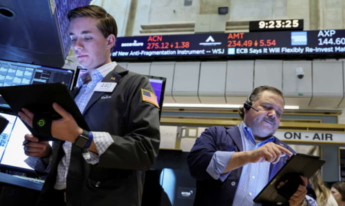 Chứng khoán Mỹ tụt điểm trong phiên cuối quý, giá dầu trượt 3%