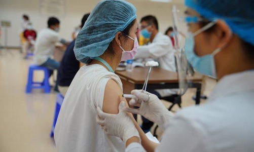 Biến thể BA.5 xâm nhập, Thủ tướng chỉ đạo đẩy nhanh tiêm vaccine Covid-19 mũi 3, mũi 4