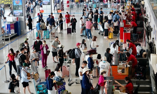 Lo sân bay ùn ứ cùng tỷ lệ chậm chuyến tăng 
