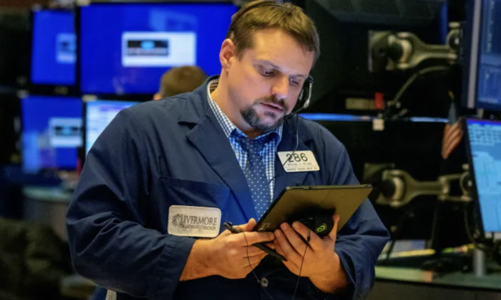 Chứng khoán Mỹ đảo chiều ngoạn mục, giá dầu “nhúng” xuống dưới 100 USD/thùng trước khi quay đầu