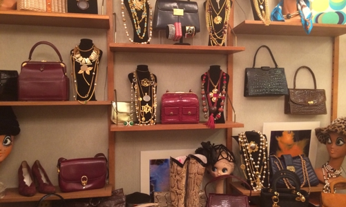 Thời trang vintage lội ngược dòng, đặc biệt là túi xách