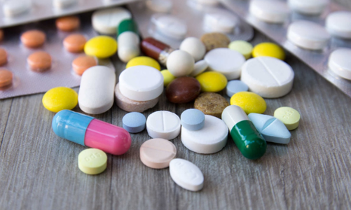 Thiếu thuốc chữa bệnh phải mua bên ngoài: Hoàn tiền cho người bệnh thế nào?