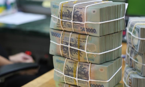 Tiền liên tục bị hút với lãi suất thấp, một số ngân hàng vẫn phải tiếp cận vốn hỗ trợ chi phí cao