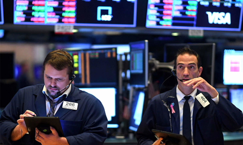 Phố Wall tiếp tục giảm điểm, giá dầu lần đầu sụt xuống dưới 100 USD/thùng trong 3 tháng