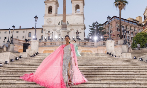 Valentino Haute Couture 2022: BST khiến Dior phải làm đơn khiếu nại