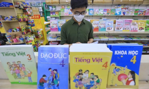 Lo áp lực lạm phát, hai Bộ hợp lực kiểm soát chặt giá sách giáo khoa và học phí