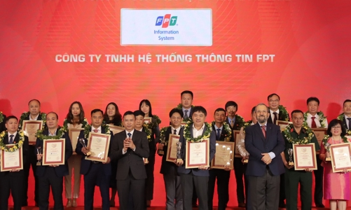 Vietnam Report vinh danh FPT IS tại Lễ trao giải Top 10 Công ty Uy tín 2022 