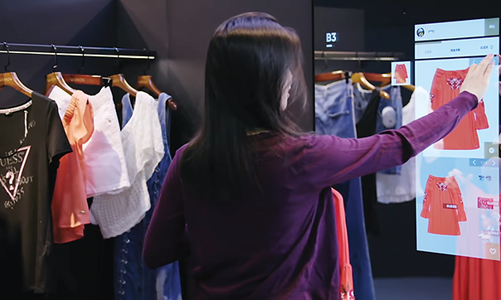 Cửa hàng xa xỉ “khoác áo” công nghệ