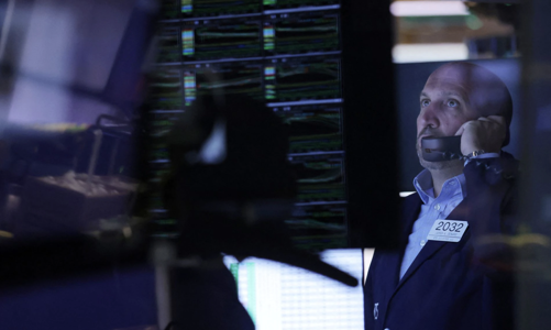 S&P 500 giảm điểm vì cổ phiếu con chip, giá dầu tăng bất chấp nỗi lo suy thoái