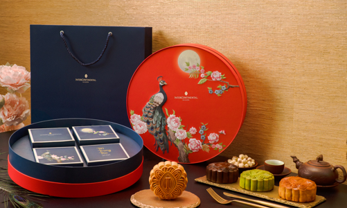 Bộ sưu tập bánh Trung Thu 2022 “Khổng Tước trông trăng” đến từ khách sạn InterContinental Saigon