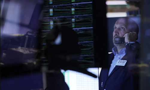 Chứng khoán Mỹ tụt điểm trong lúc chờ báo cáo lạm phát, giá dầu cũng đi xuống