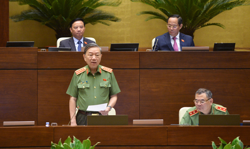 Bộ trưởng Tô Lâm trả lời chất vấn về tin độc hại trên internet và nạn mua bán dữ liệu cá nhân