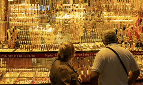 Giá vàng thế giới lao dốc chóng mặt, trong nước “bốc hơi” nửa triệu đồng mỗi lượng