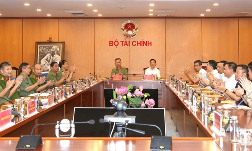 Chuyển công an xử lý tội phạm trốn thuế, buôn lậu và sai phạm trên thị trường chứng khoán