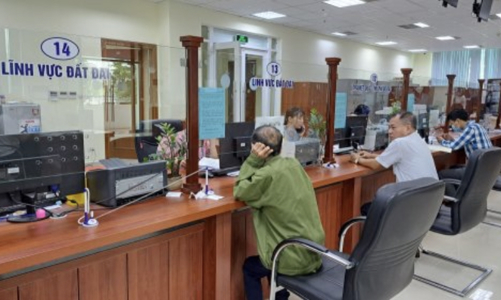 Nghiêm cấm cán bộ văn phòng đăng ký đất đai đi nộp và nhận kết quả thay người sử dụng đất