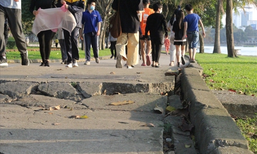 Hà Nội yêu cầu đẩy nhanh tiến độ cải tạo công viên, vườn hoa 