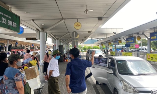 Ưu tiên phát triển hệ thống buýt kết nối sân bay Tân Sơn Nhất