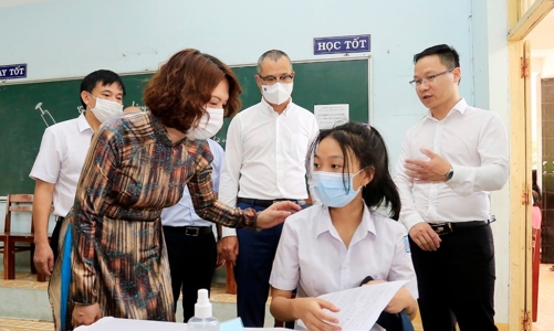 Thứ trưởng Y tế: Trẻ em cần được tiêm vaccine Covid-19 đúng lịch, đủ liều 