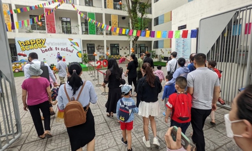 Hà Nội và TP.HCM tạm thời chưa thu học phí năm học 2022-2023