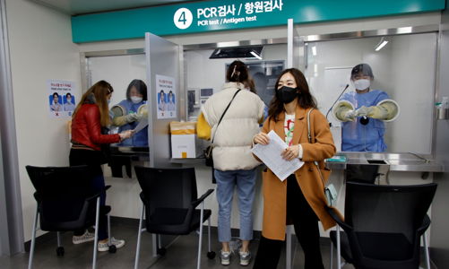 Hàn Quốc, Nhật Bản đồng loạt mở cửa hơn cho khách du lịch