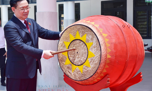 Chủ tịch Quốc hội Vương Đình Huệ: Chăm lo giáo dục là 