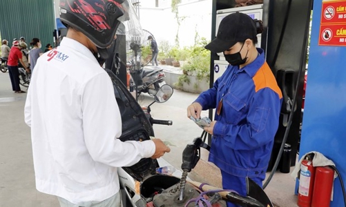 Thích ứng với những đợt tăng giảm “giật cục” của xăng dầu