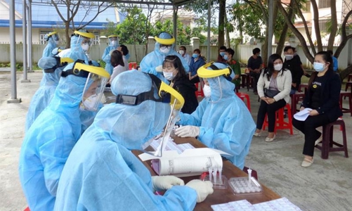 Không lợi dụng dịch bệnh để tăng giá dịch vụ xét nghiệm Covid-19